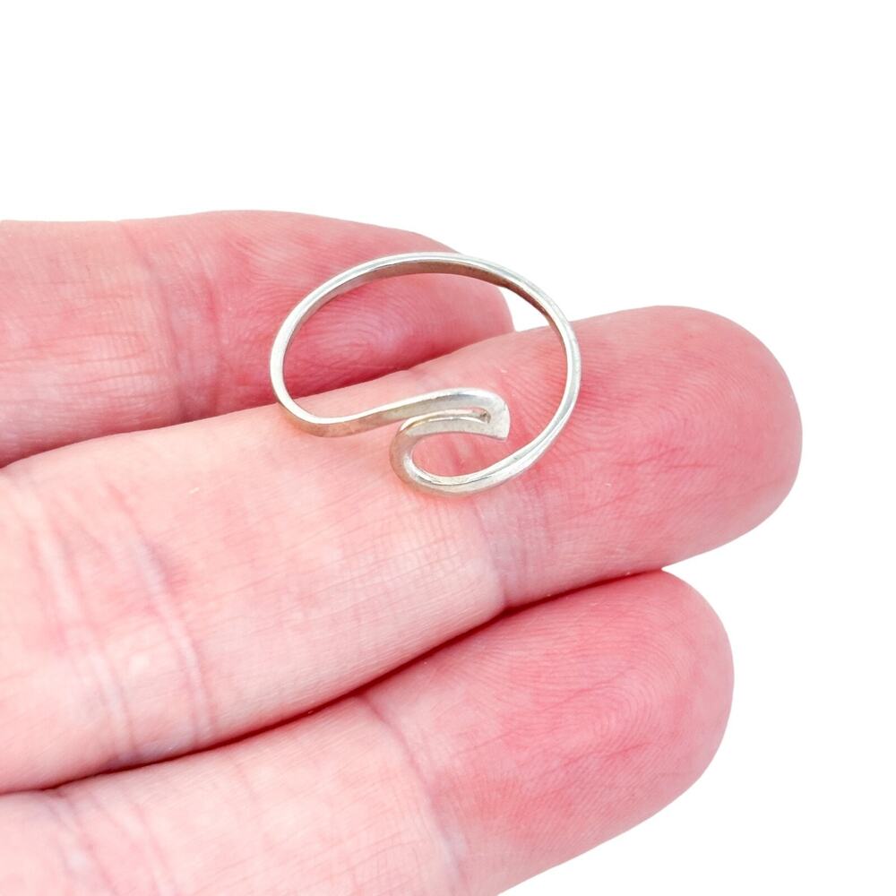 Wave Design Ring | Estate Sterling Silver 925 | Size 8.5